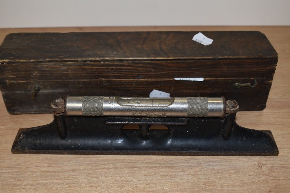 A vintage Starrett machinists level in original case. - Image 2 of 2