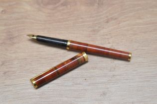 A S T Dupont Classique converter fill fountain pen in Laque de Chine fountain pen with Dupont 18k