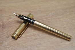 A Sheaffer Classic 1005 fountain pen in in rolled gold fluted design with Sheaffer 14k nib. In