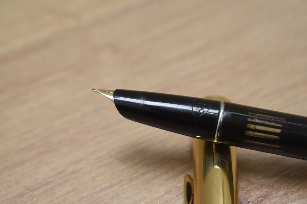 AnAurora 88P piston fill fountain pen in black with gold cap - Image 3 of 4