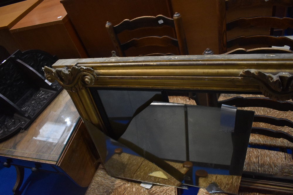 A gilt frame over mantel mirror (af) mirrors loose and damaged - Image 4 of 4