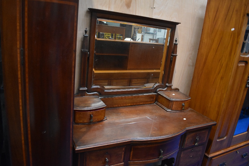 An Edwardian mahogany two piece bedroom suite comprising mirror door wardobe and dressing table, - Image 4 of 5