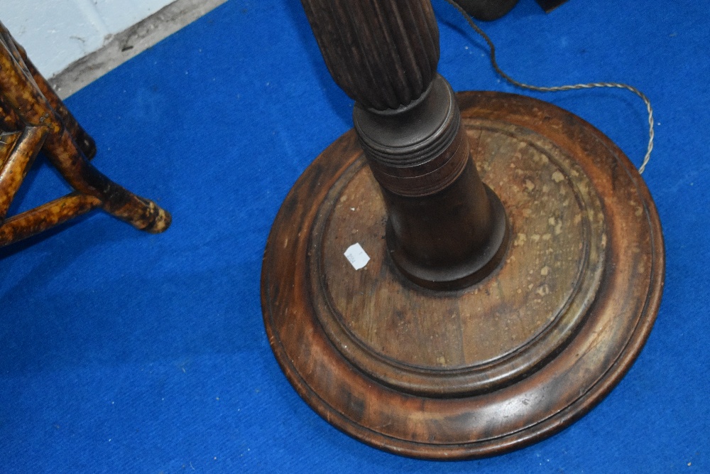An early 20th Century mahogany standard lamp - Image 2 of 2