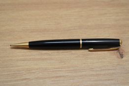 Two Parker Duofold propelling pencil in black with narrow decorative band