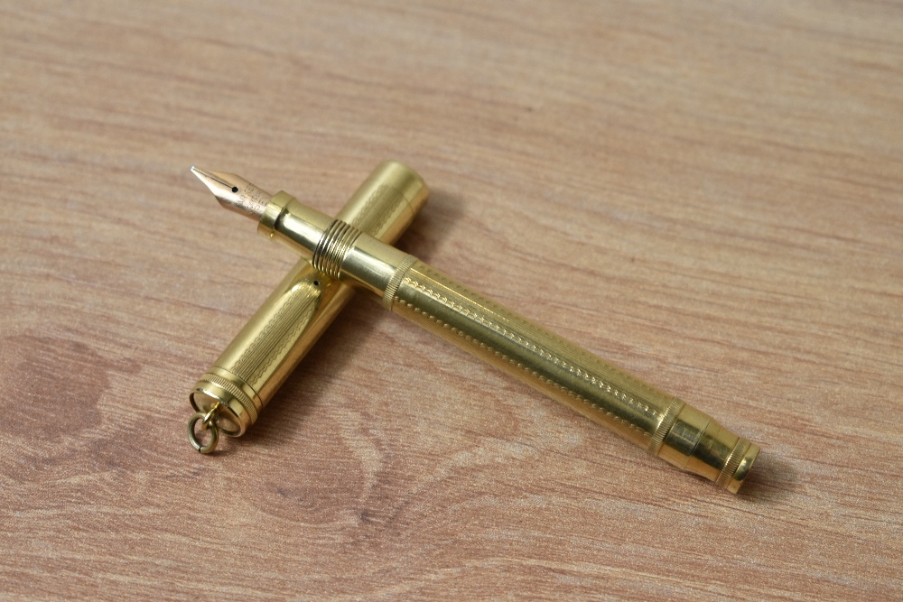 A Parker Duofold Lucky Curve button fill fountain pen in gold fill having Parker Lucky Curve nib