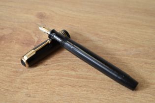 A Parker Vacumatic button fill fountain pen in black with three bands to cap having Parker Vacumatic