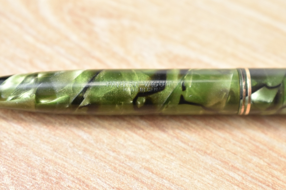 A Parker Vacumatic propelling pencil in green and black marble with two bands - Image 3 of 3