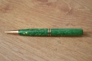 A Parker Duofold prolelling pencil in green with two bands. No top