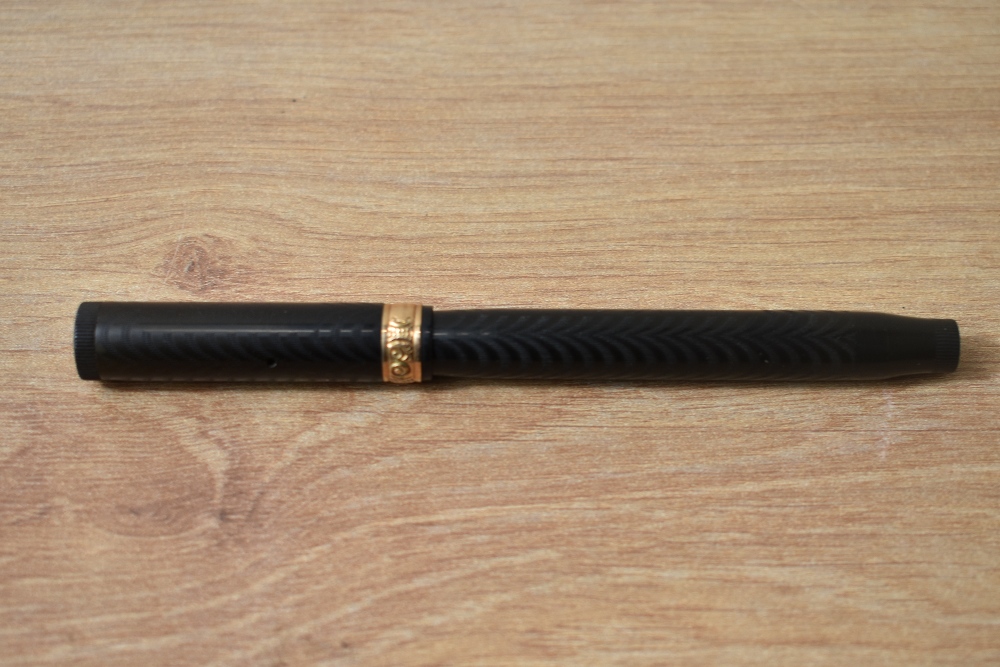 A Parker Lucky Curve button fill fountain pen in BHR with a decorative gold bands to the cap - Image 3 of 3