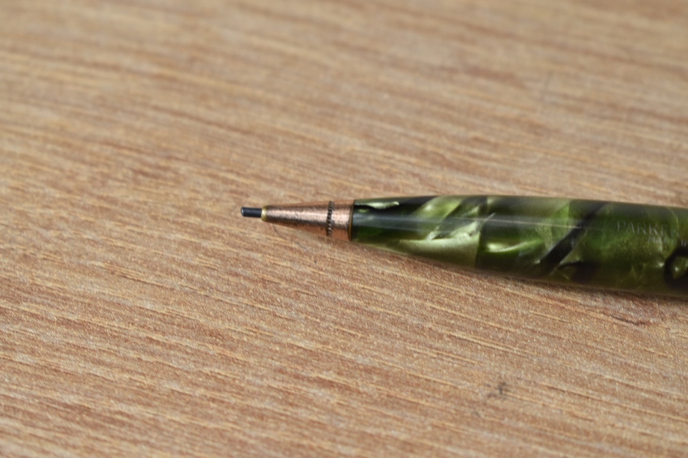 A Parker Vacumatic propelling pencil in green and black marble with two bands - Image 2 of 3