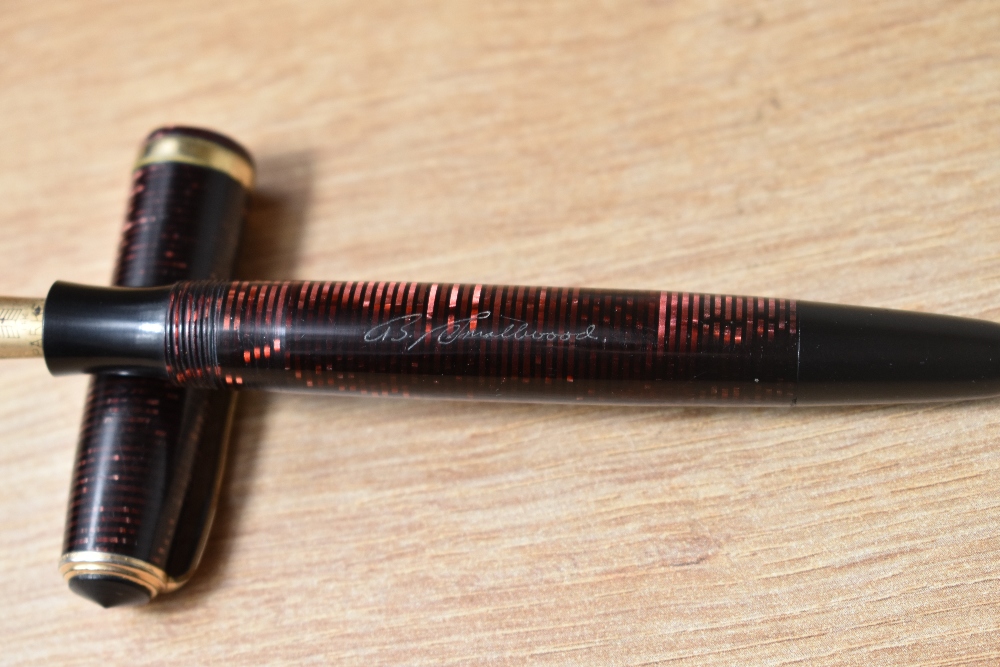 A Parker Major Long Vacumatic in burgundy with single broad band to the cap having Parker 14k nib. - Image 4 of 5