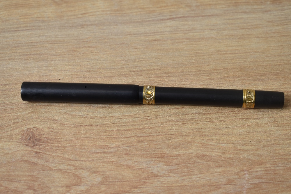 A Parker Lucky Curve Eyedropper fountain pen in BHR with two decorative gold bands to the barrel - Image 3 of 3