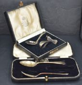 A cased George VI silver babies feeding spoon and pusher, marks for Birmingham 1936, maker Adie