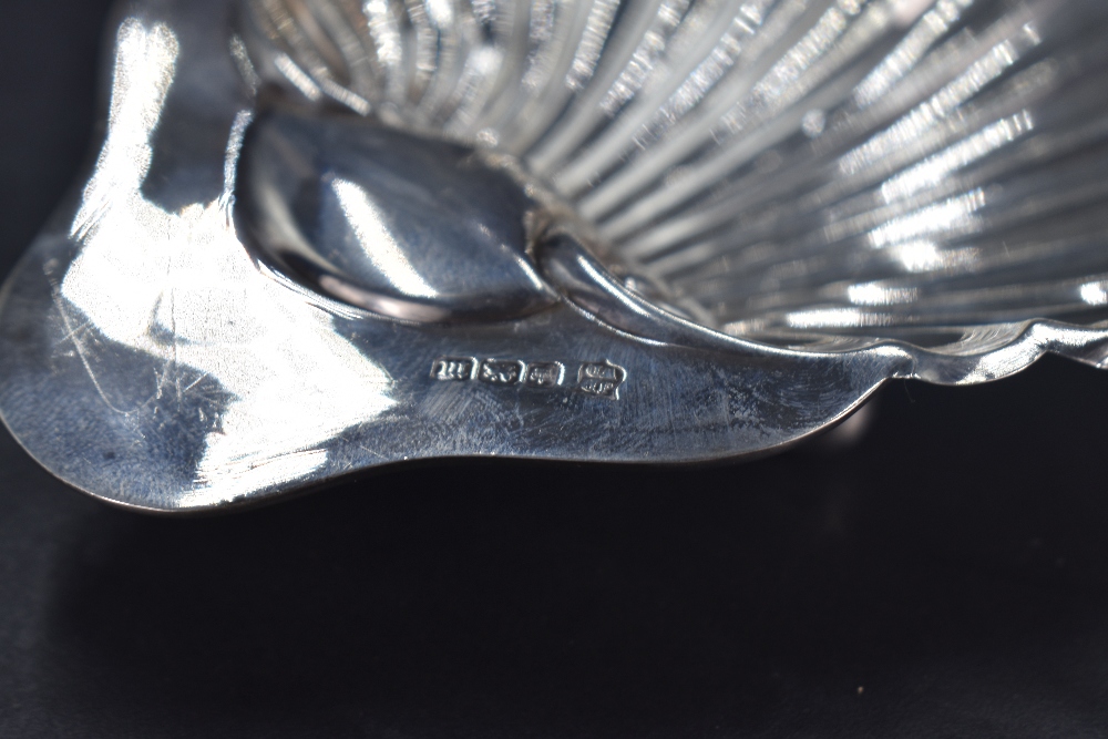 An Edwardian silver scallop-shell form butter dish, with marks for Sheffield 1904, maker James - Image 2 of 2