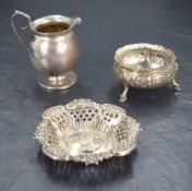 An Edwardian silver salt, of circular form with short fluted rim over a body embossed with foliate