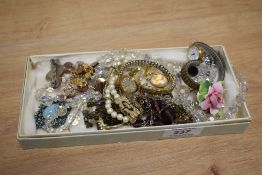 An assorted collection of jewellery, including a ladies Rotary wristwatch, decorative brooches, a