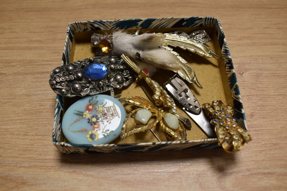 An assorted collection of jewellery, including a Scottish grouse foot brooch, an Art Deco white