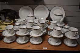 An extensive Noritake Impression patterned dinner set, comprising a lidded tureen, a tea and