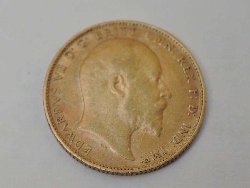 A 1904 Edward VII Gold Sovereign, Royal Mint - Image 2 of 2