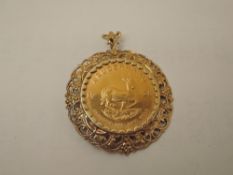A 1978 South Africa 1oz Fine Gold Krugerrand in 9ct Gold pendant mount, total weight 43.6g