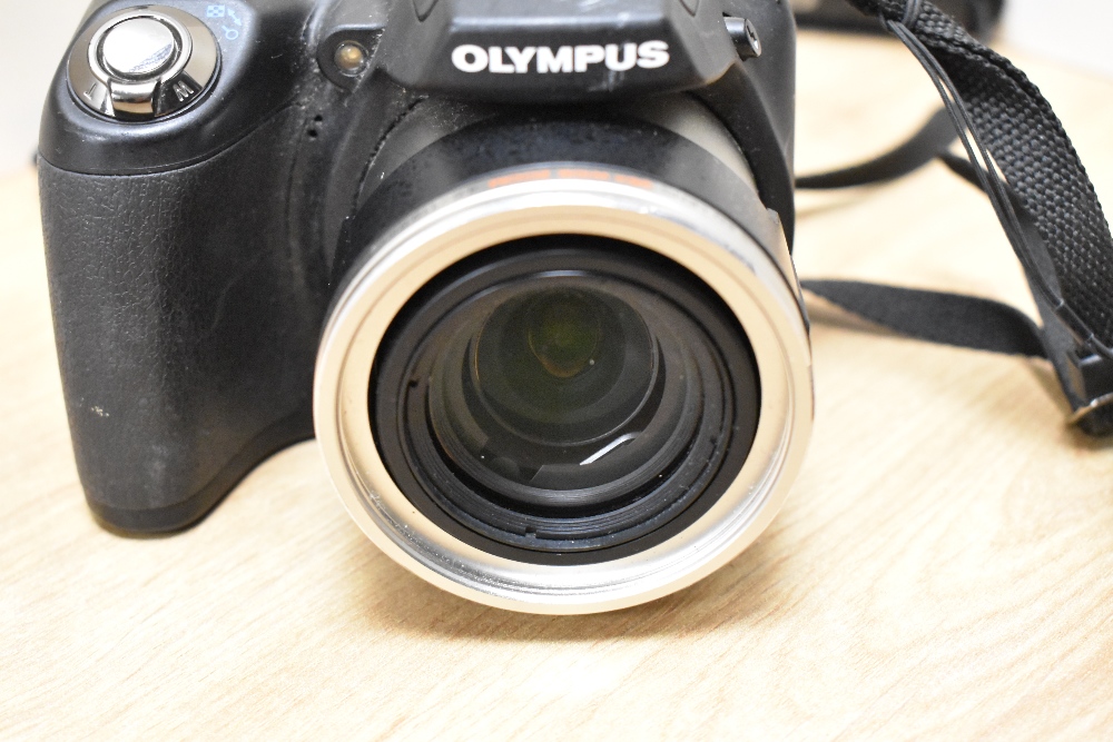 An Olympus SP-590UZ digital camera with Wide Zoom Olympus ED 26X 4,6-119.6mm 1:2,8-5 lens - Image 2 of 2