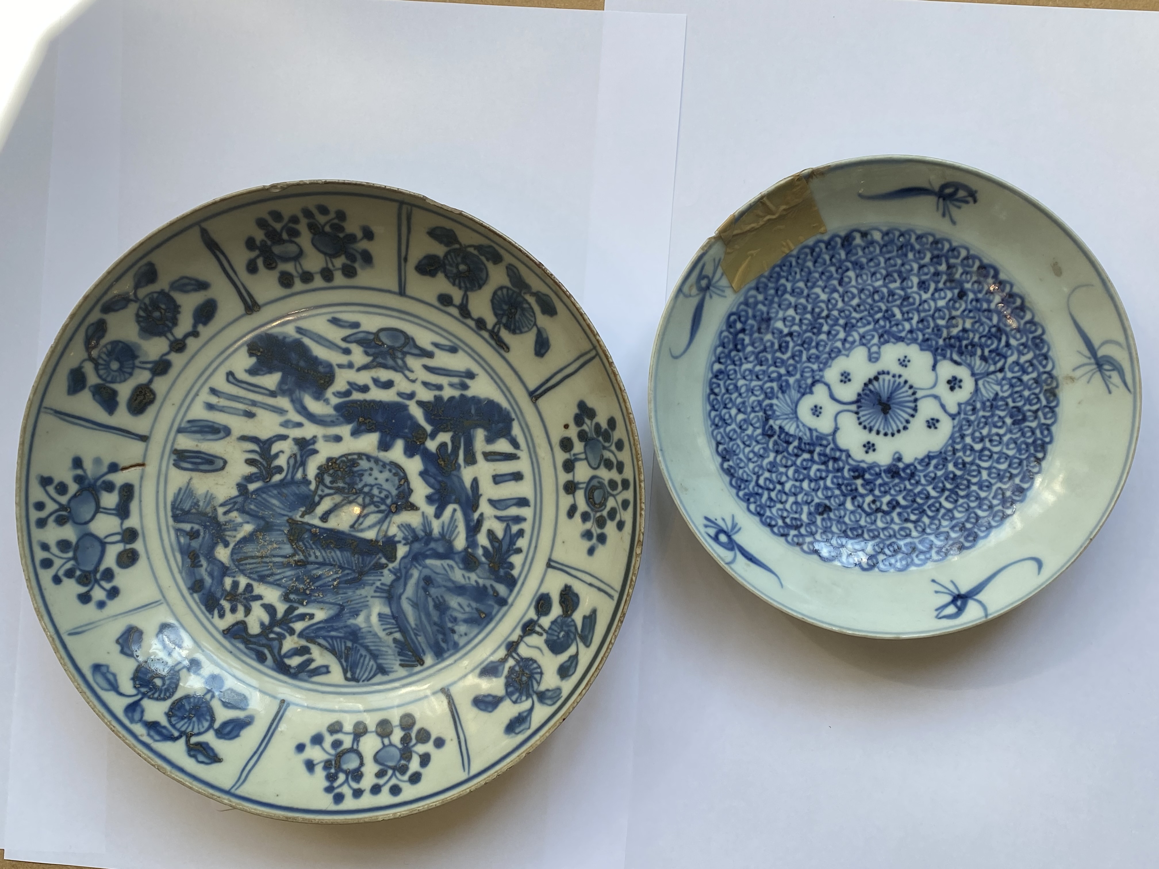 A LARGE CHINESE BLUE AND WHITE DISH, LATE MING DYNASTY - Image 7 of 7