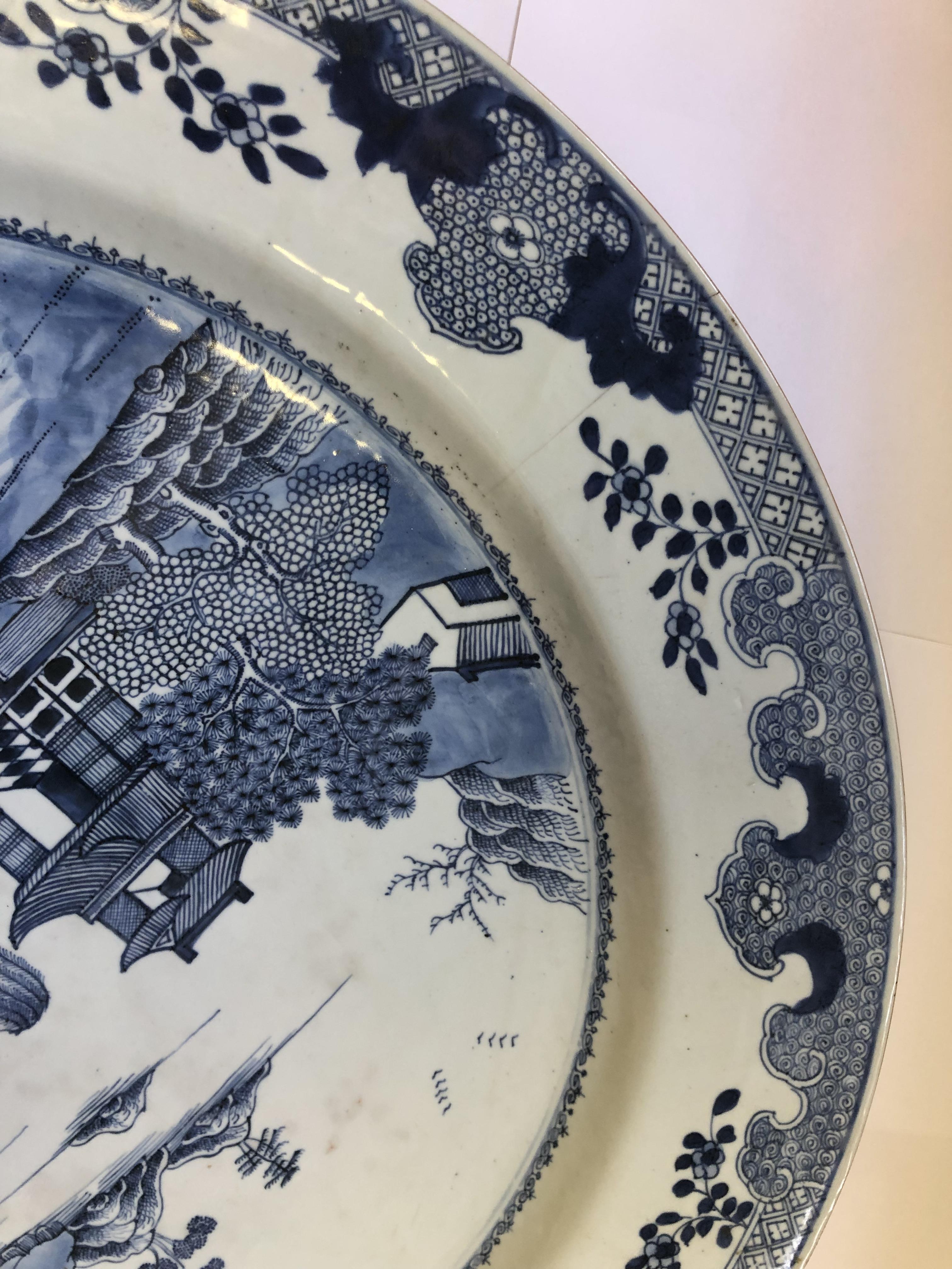 A LARGE CHINESE BLUE AND WHITE CHARGER, QING DYNASTRY, LATE 18TH CENTURY - Image 3 of 7