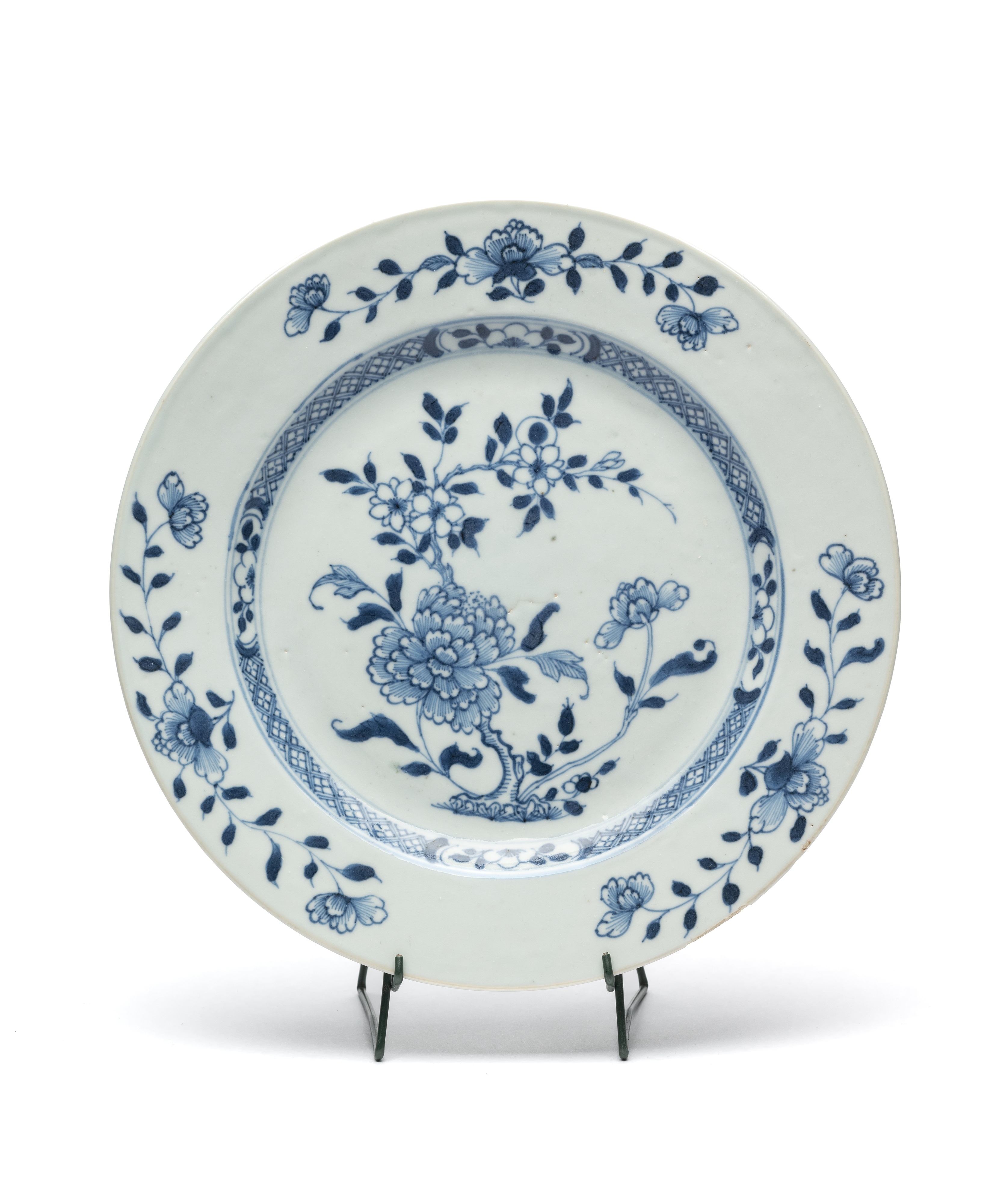 A CHINESE BLUE AND WHITE NANKING CARGO PLATE, CIRCA 1750