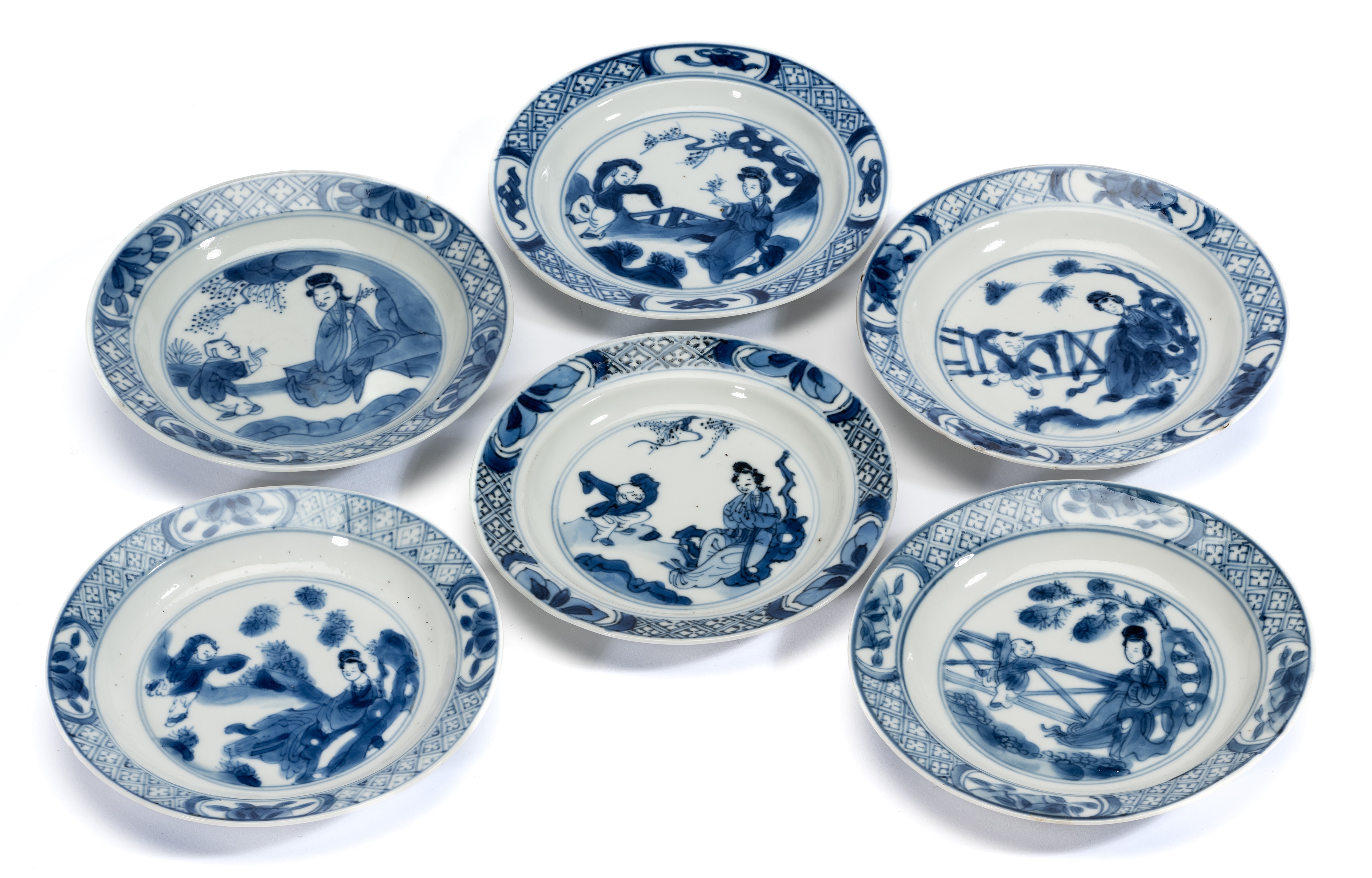 SIX SMALL MATCHED CHINESE BLUE AND WHITE DISHES. QING DYNASTY, KANGXI PERIOD (1662-1722)