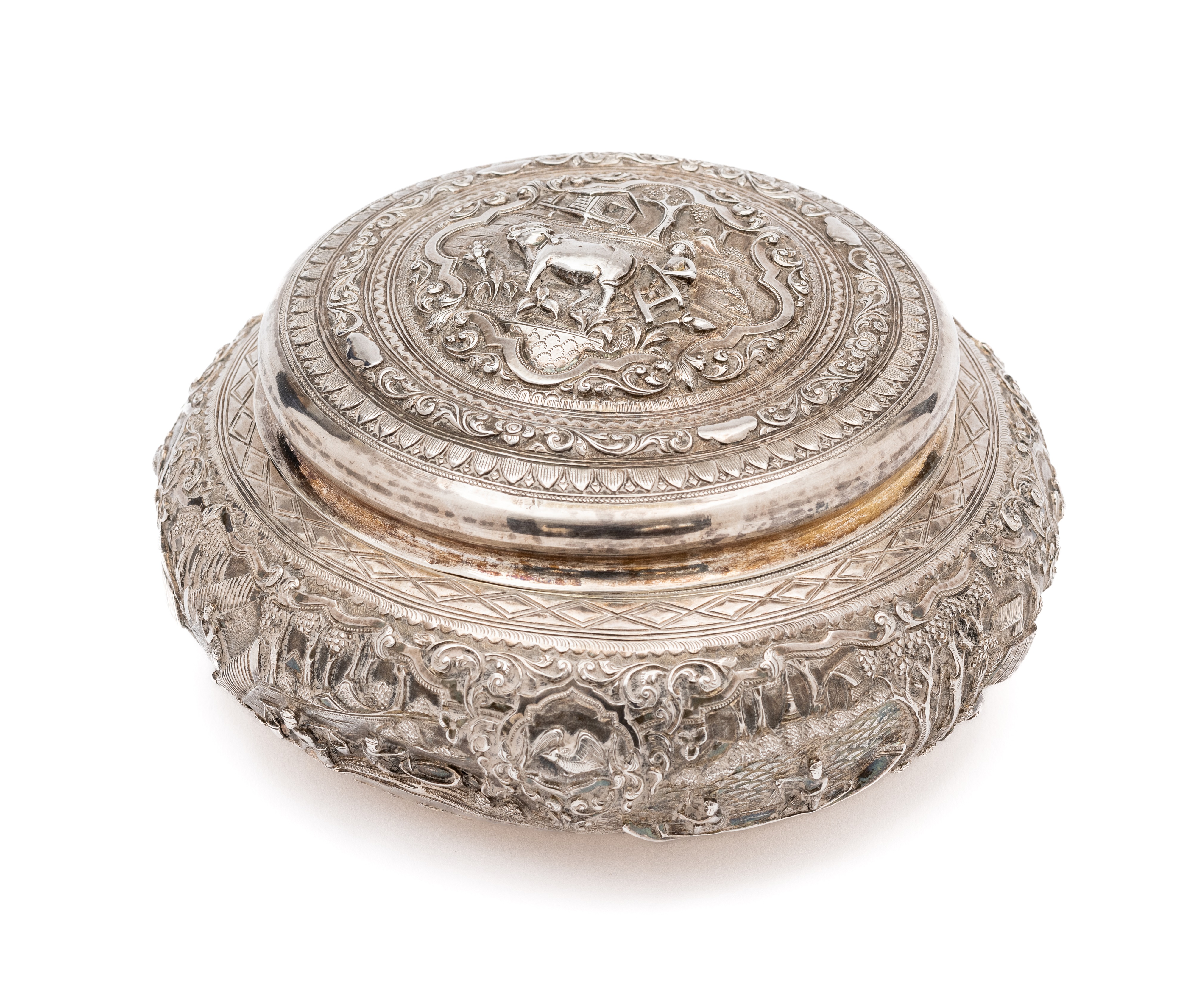 A SILVER BOWL AND COVER, BURMA, EARLY 20TH CENTURY