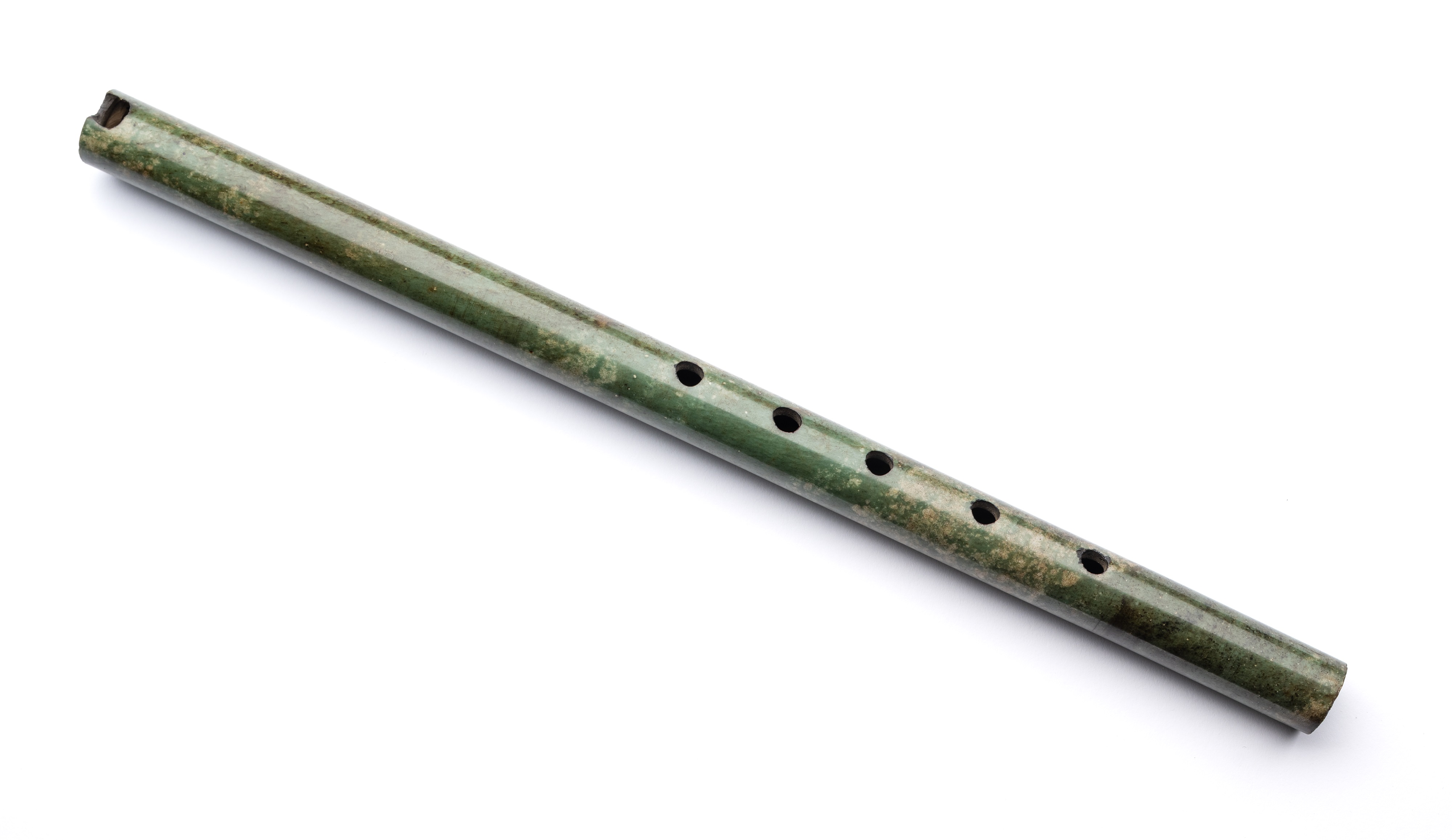 A CHINESE OR KOREAN JADE TRANSVERSE FLUTE, PROBABLY 19TH CENTURY