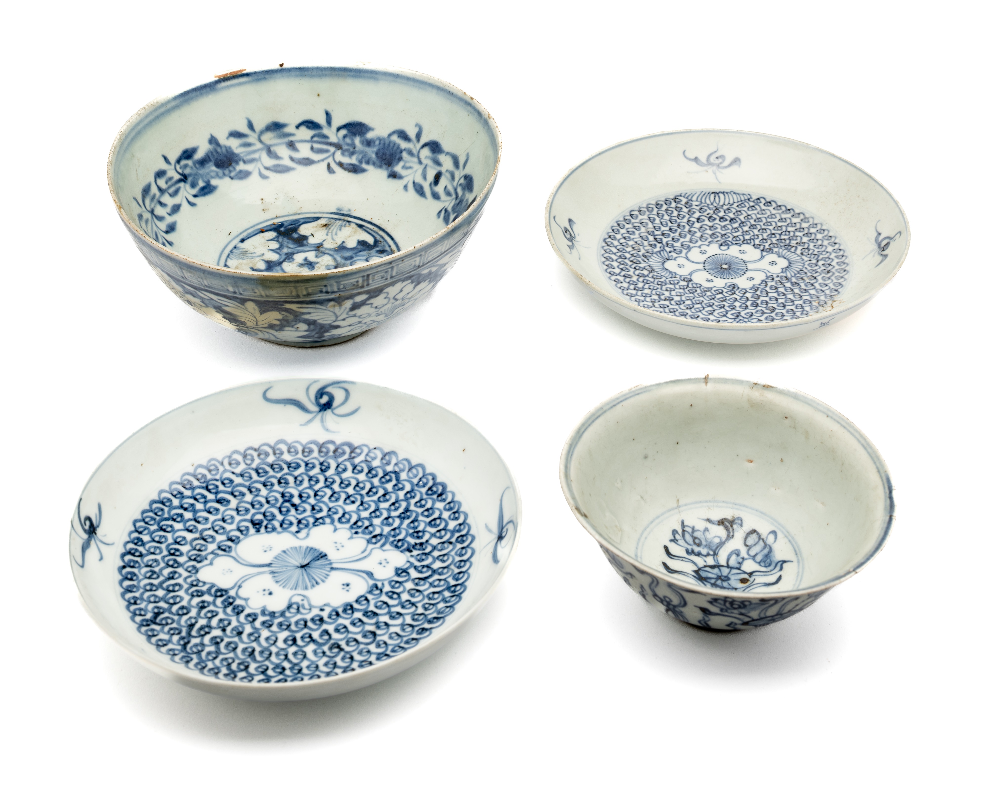 A LARGE CHINESE BLUE AND WHITE ‘PEONY SCROLL’ BOWL, MING DYNASTY