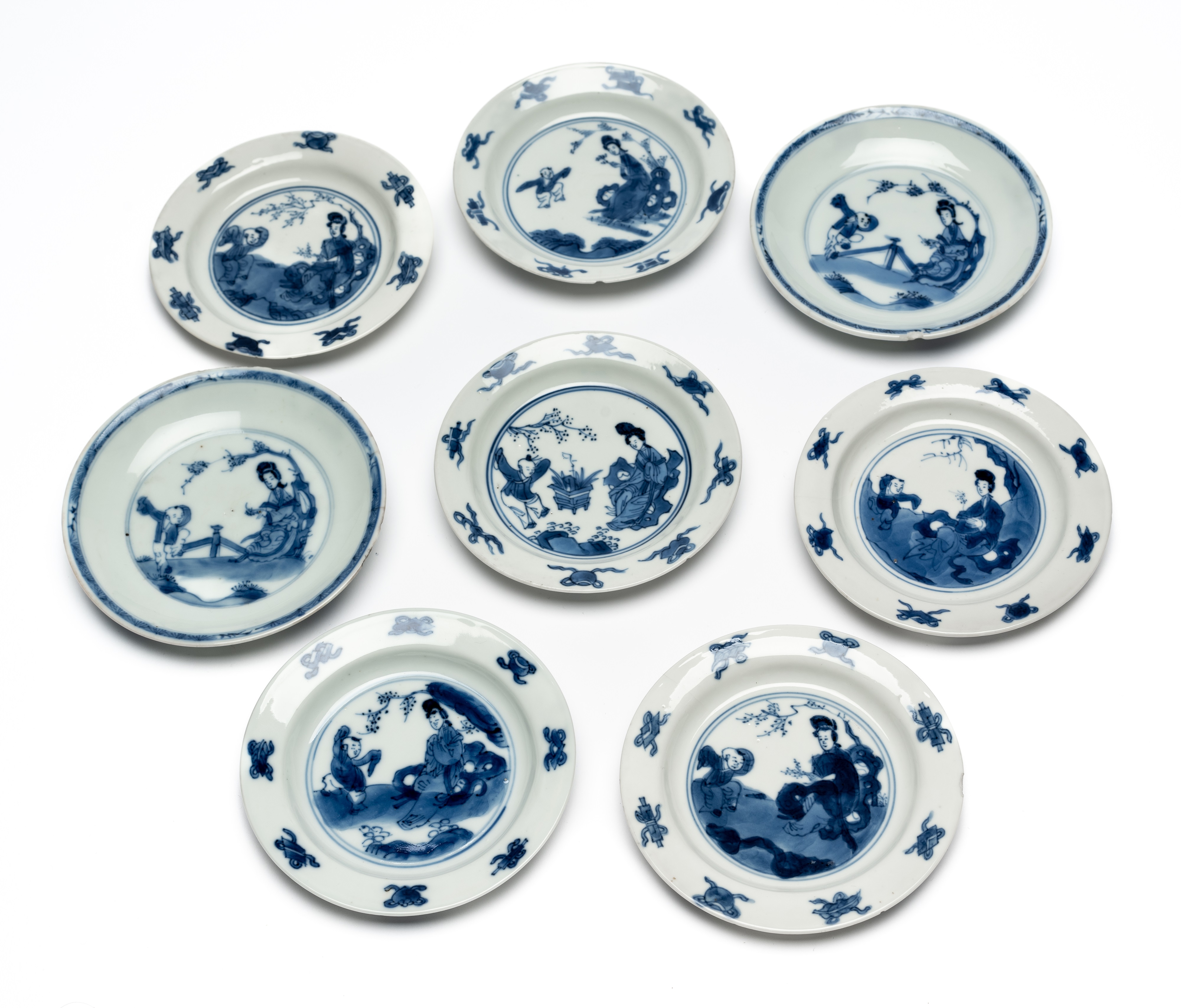 SIX SMALL MATCHED CHINESE BLUE AND WHITE DISHES, KANGXI PERIOD (1662-1722)