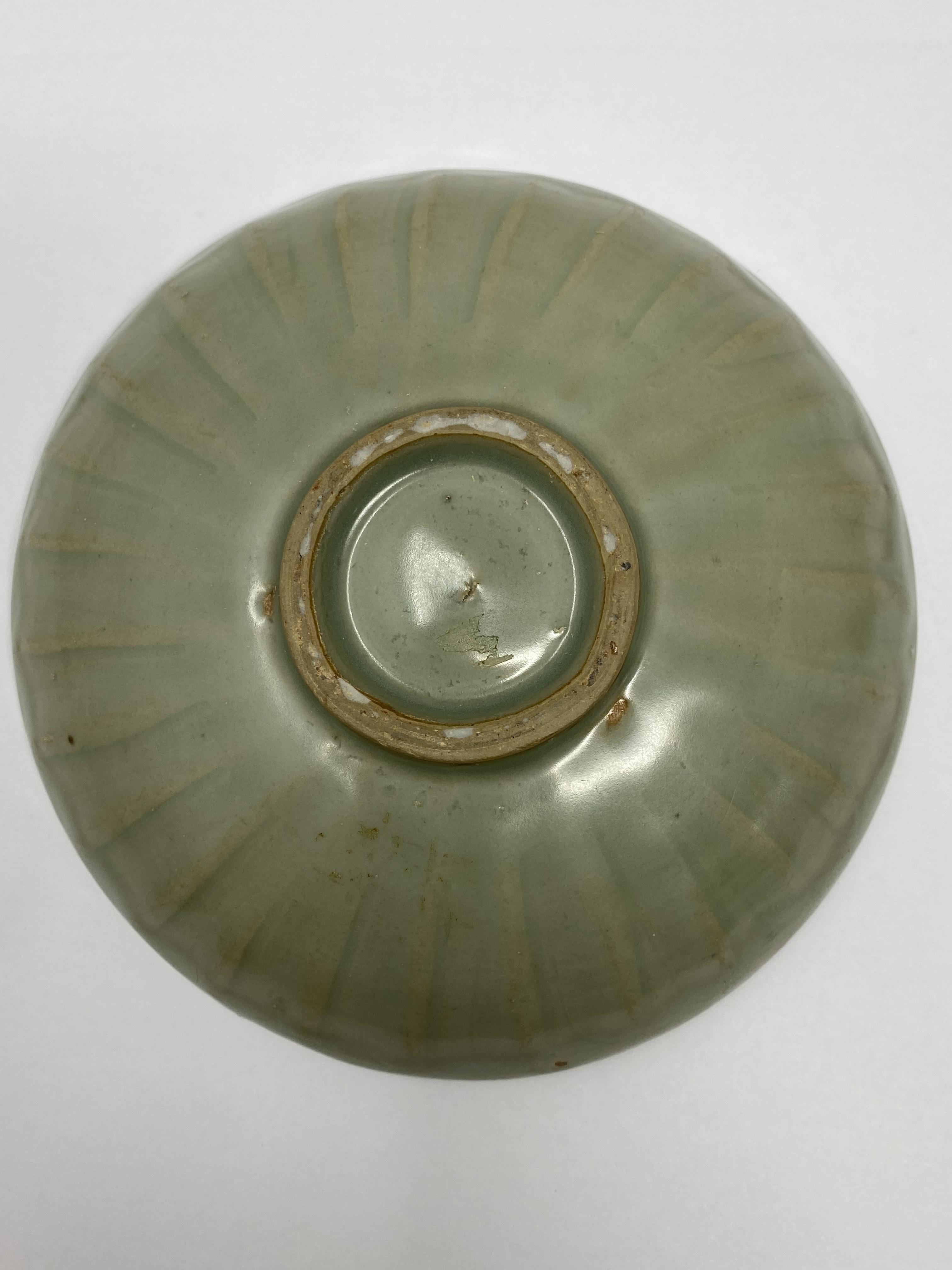 A LONGQUAN CELADON 'LOTUS' DISH, SONG DYNASTY (1127-1279) - Image 3 of 4