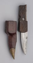 A MILITARY STYLE FOLDING LOCK KNIFE, EARLY 20TH CENTURY
