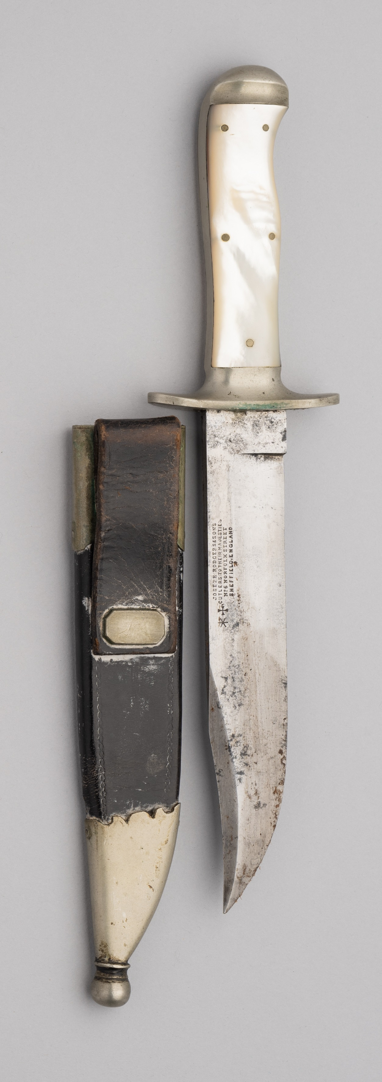 A FINE BOWIE KNIFE, JOSEPH RODGERS & SONS, CUTLERS TO THEIR MAJESTIES, NO. 6 NORFOLK STREET,