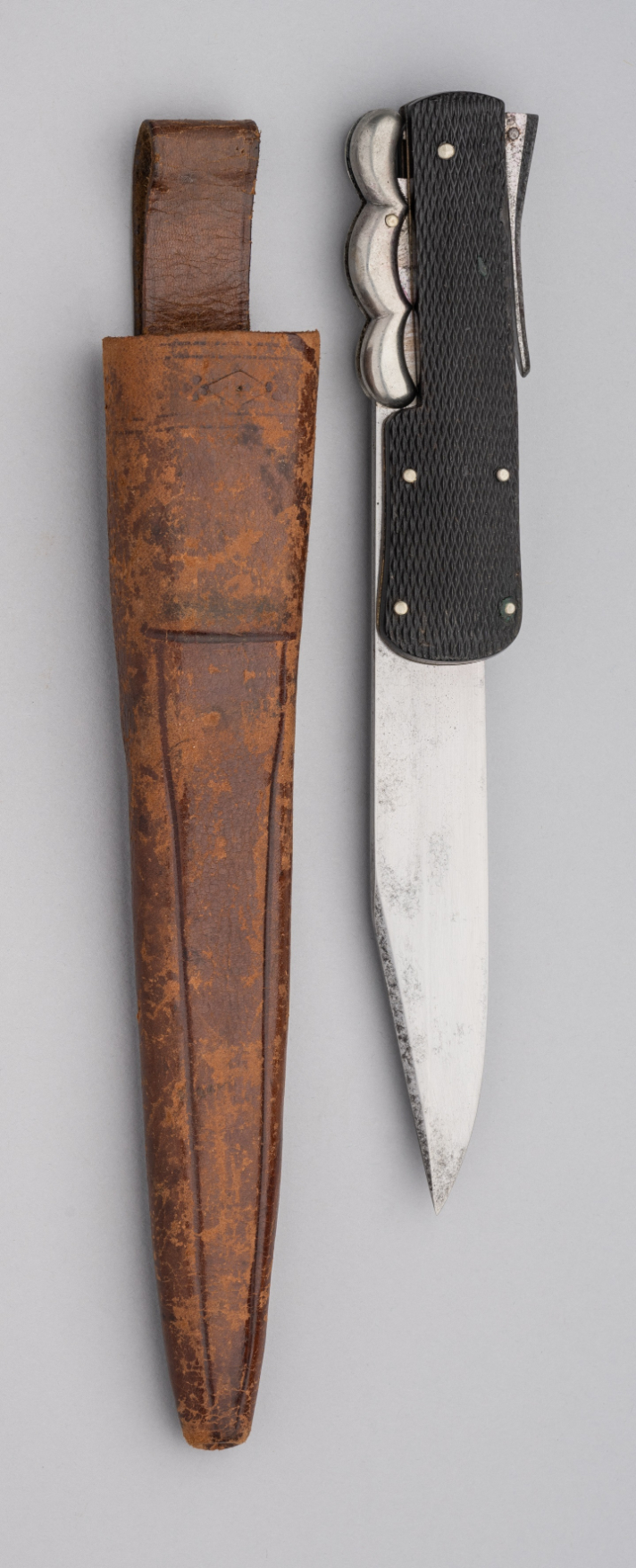 A MILITARY FOLDING LOCK KNIFE, JOSEPH RODGERS & SONS, 6 NORFOLK STREET, SHEFFIELD, CIRCA 1880-90