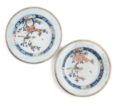 A PAIR OF CHINESE IMARI DISHES, QING DYNASTY, 18TH CENTURY