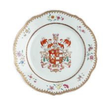 A CHINESE EXPORT ARMORIAL DINNER PLATE, QIANLONG PERIOD (1736-95)