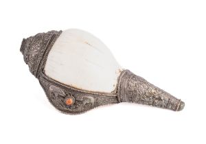 ˜ A SILVER MOUNTED CONCH SHELL HORN, MONGOLIA, 19TH CENTURY