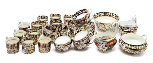 A GROUP OF IMARI PATTERN WARES, DERBY/GRAINGER, EARLY 19TH CENTURY