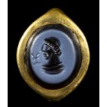 A SASANIAN GOLD RING WITH A NICOLO INTAGLIO. MALE BUST WITH AN EMBLEMA.