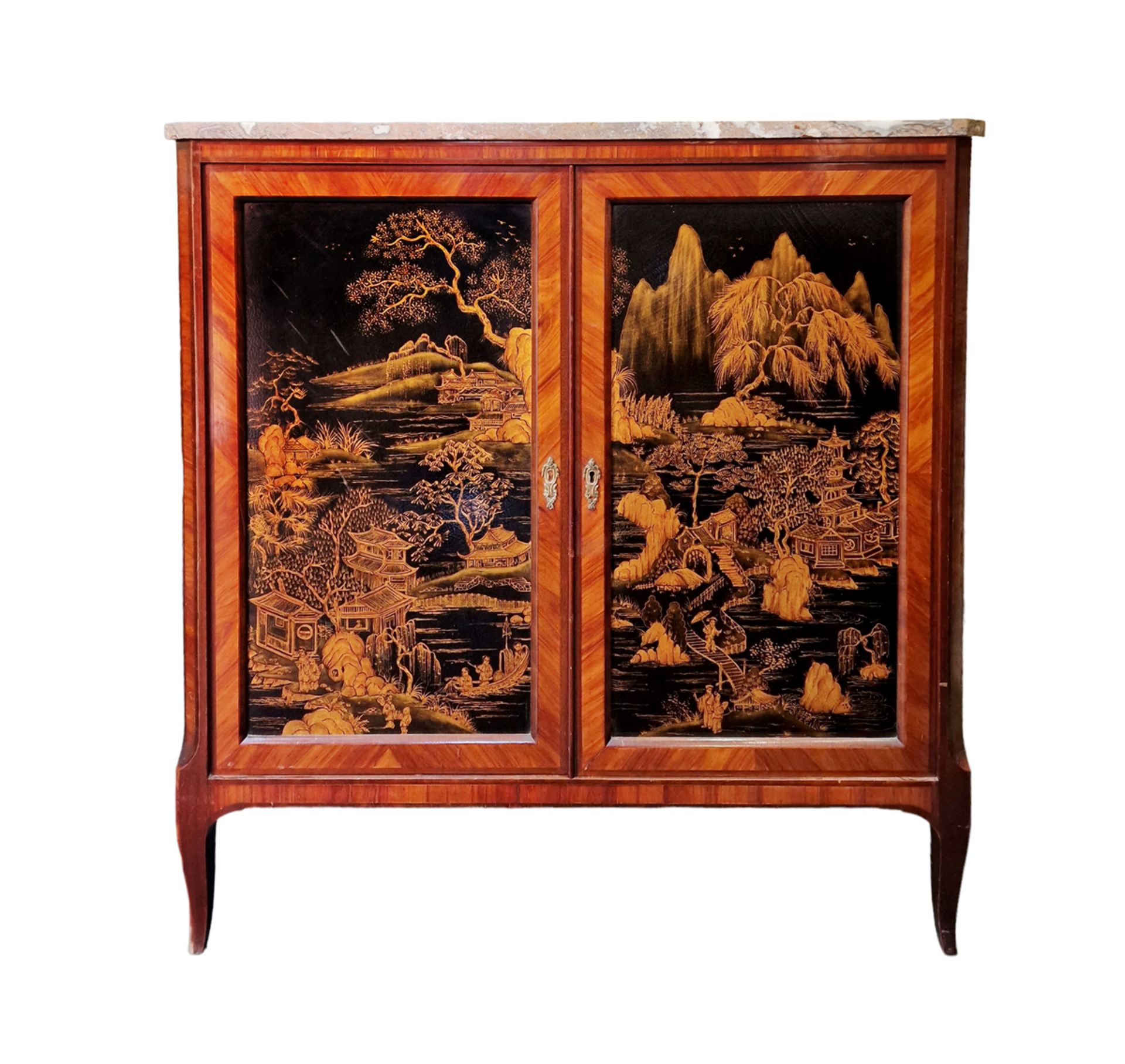 BUFFET AUX CHINOISERIES, VERS 1900