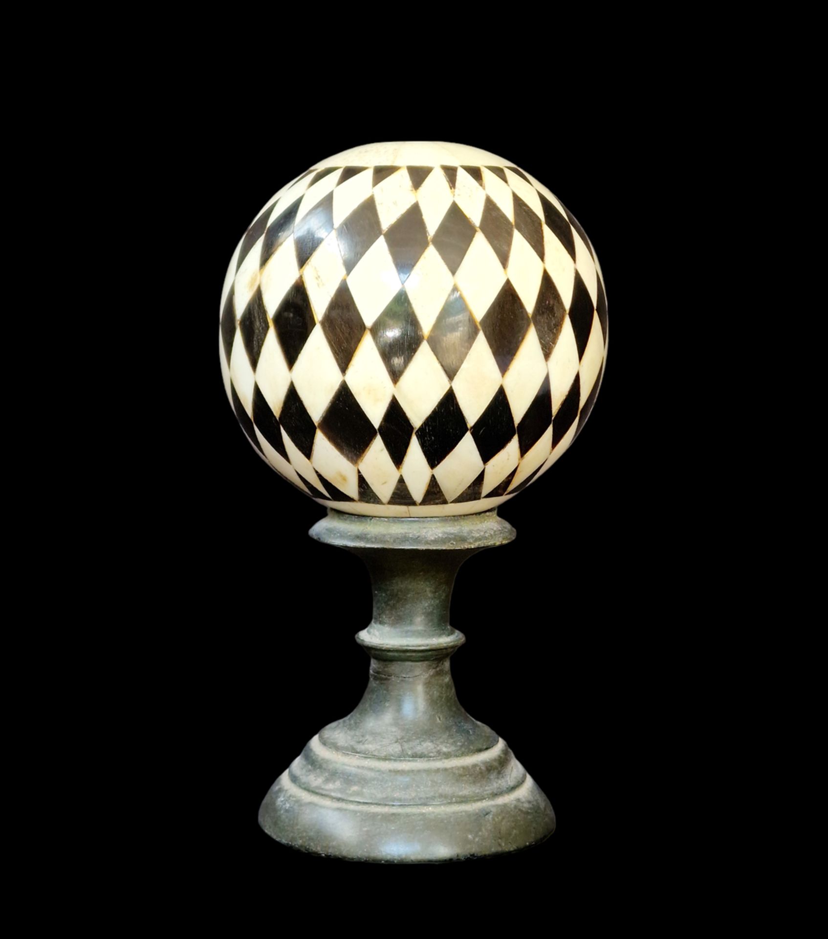 SPHERE SUR PIEDOUCHE, ca.1900