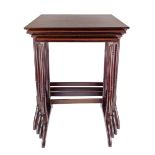 SUITE DE QUATRE TABLES GIGOGNE