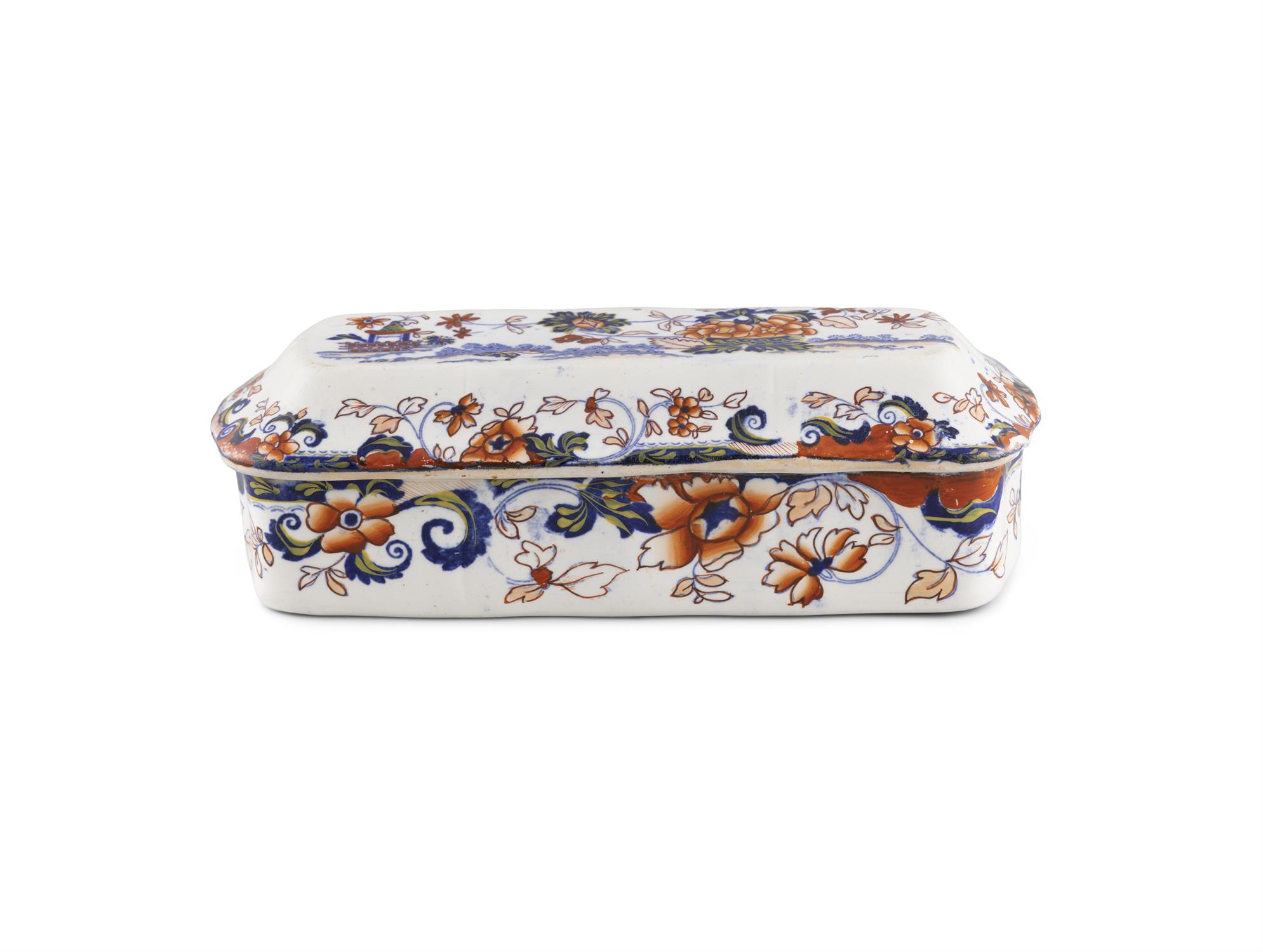 AN 'AMHERST JAPAN' PATTERN STONE CHINA BRUSH BOX printed in underglaze blue and enamelled in red