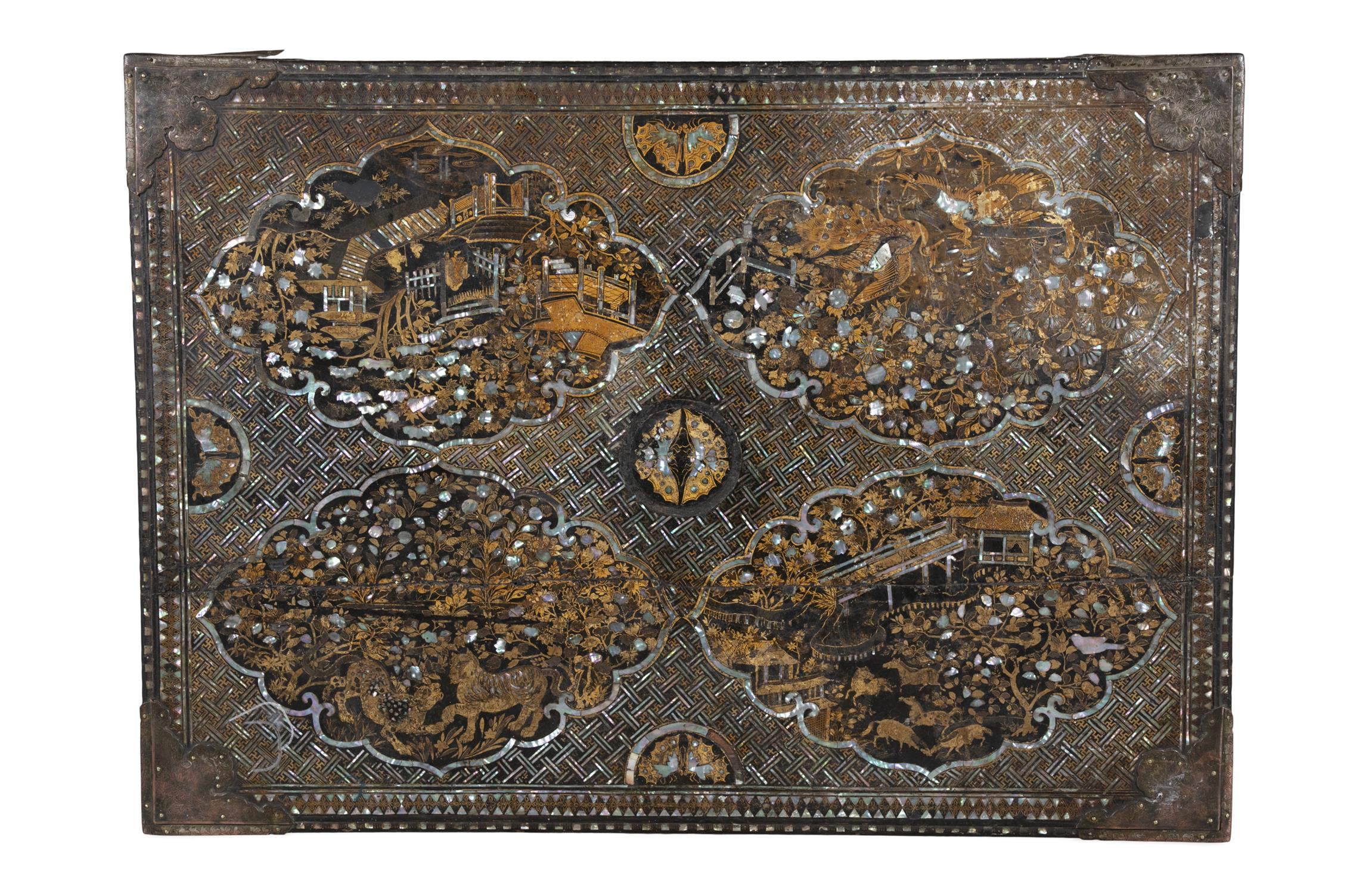 A CHINESE EXPORT GILT AND BLACK LACQUER TABLE, QING DYNASTY decorated all over with landscape - Image 3 of 5