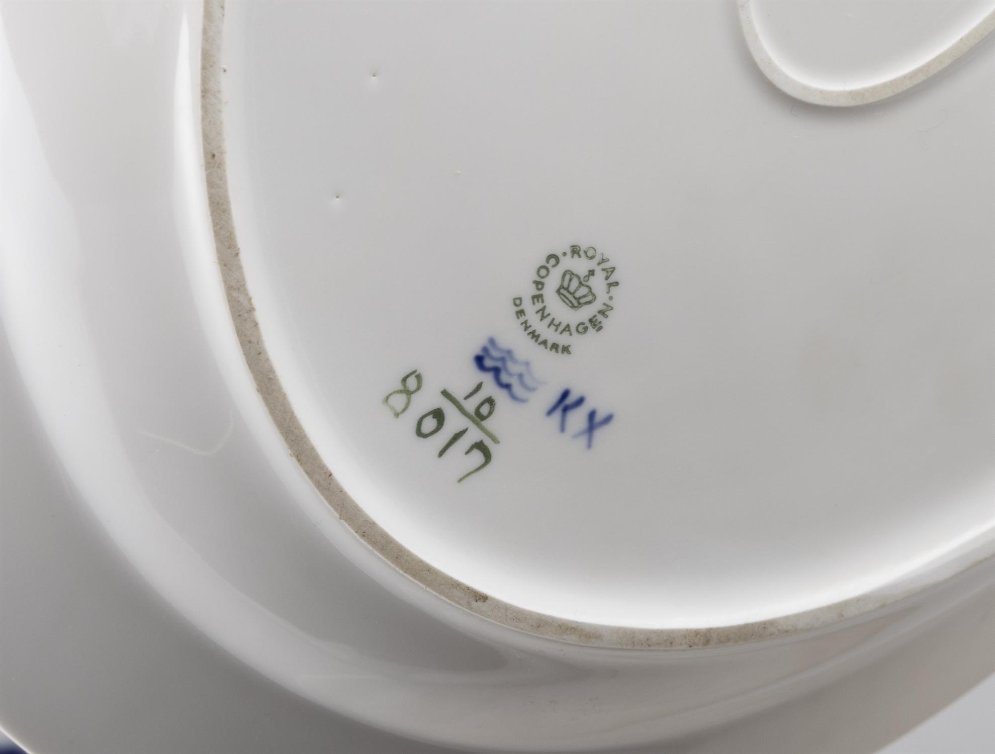 A COLLECTION COMPRISING OF; modern Meissen blue onion pattern and Czech blue onion pattern - Image 3 of 3