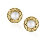 A PAIR OF MABÉ PEARL EARCLIPS, each central mabé pearl within a circular border, highlighted by