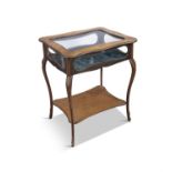 AN EDWARDIAN INLAID MAHOGANY SHAPED RECTANGULAR CURIO TABLE, the hinged glazed top with inset